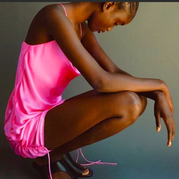 Iconic sold out BARBIE PINK SATIN ZARA DRESS BRAND NEW SIZE M π - Picture 3 of 3